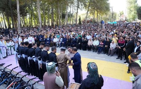 همایش بزرگ پیاده روی خانوادگی شهرستان مهاباد برگزار شد