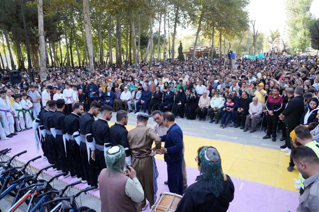 همایش بزرگ پیاده روی خانوادگی شهرستان مهاباد