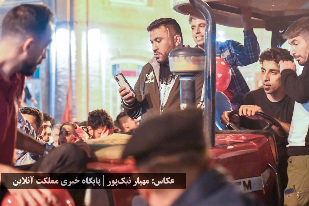 ارومیه‌ای برای قهرمانی تراکتور به جشن و پای‌کوبی پرداختند | تصاویر