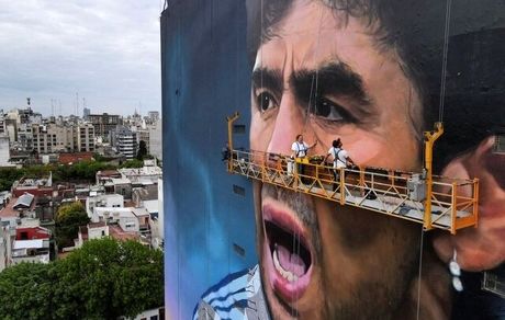 بزرگترین چهره مارادونا نقاشی شد