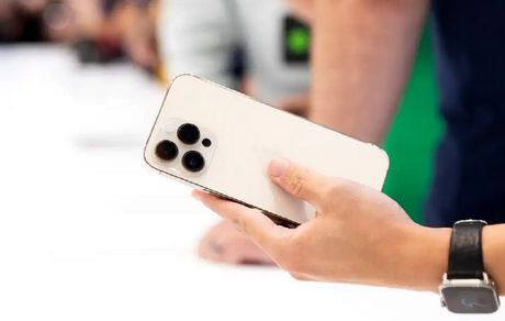 اولین باگ آیفون ۱۴ / پرچمدار اپل نیامده ایراد داد