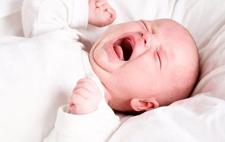 کولیک نوزاد : علائم ، تشخیص و درمان خانگی