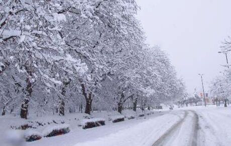
بارش برف و باران در جاده‌های کشور 
