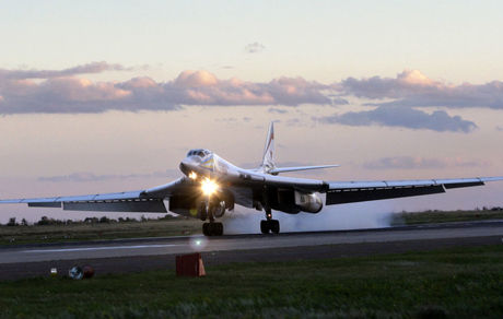 روسیه، بمب افکن ارتقا یافته "تو-160ام" را آزمایش می‌کند