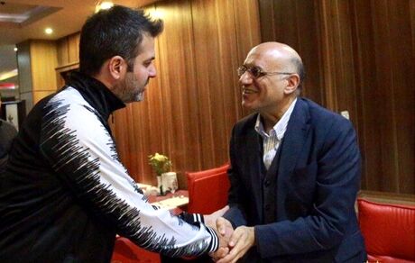 
باشگاه استقلال استعفای فتحی و هیات مدیره را تکذیب کرد
