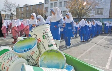 ابلاغ دستورالعمل نحوه اجرای برنامه توزیع شیر و تغذیه رایگان مدارس کشور