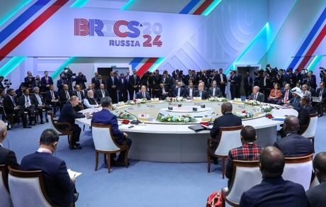 پزشکیان: کشورهای مختلف از استفاده دلار به عنوان سلاح ناراضی هستند