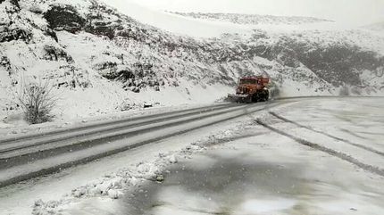 بارش ۸۰ سانتی متر برف در محور اسالم به خلخال