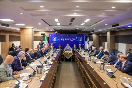 رئیس جمهور: در تلاشیم با اصلاح قوانین، موانع فضای کسب و کار را از میان برداریم