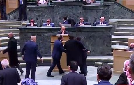 درگیری فیزیکی در جلسه پارلمان اردن درباره بررسی اصلاح قانون اساسی