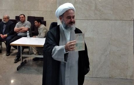 نام نویسی مدرس حوزه علمیه قم برای انتخابات ریاست جمهوری