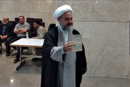 نام نویسی مدرس حوزه علمیه قم برای انتخابات ریاست جمهوری
