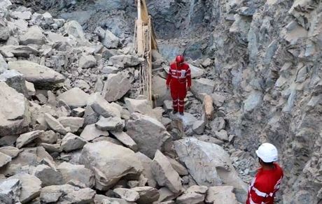 کارگر محبوس در معدن ریزش کرده ارزویه نجات یافت