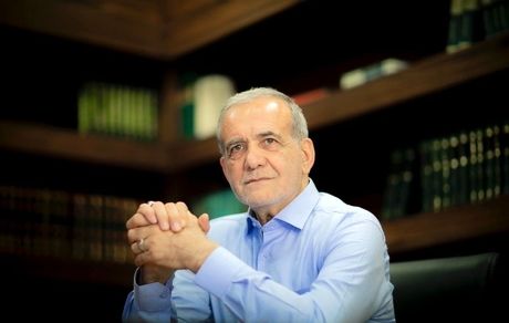 پزشکیان در قم: امتیاز خاصی نسبت به بقیه افراد جامعه ندارم 