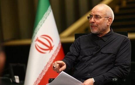 قالیباف: رهبر معظم انقلاب مثل سال ۵۹ در اتاق جنگ بودند