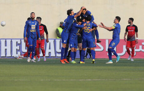 سبقت استقلال از پرسپولیس در قائم‌شهر