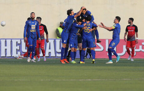 سبقت استقلال از پرسپولیس در قائم‌شهر