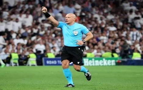 داور مشهور فوتبال، جام جهانی را از دست داد