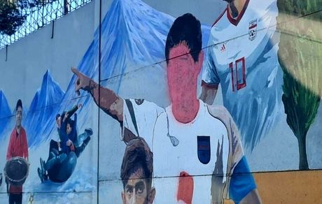 عکس علی دایی را در تهران مخدوش کردند