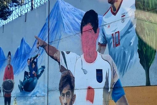 عکس علی دایی را در تهران مخدوش کردند