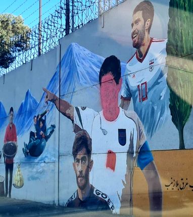 عکس علی دایی را در تهران مخدوش کردند