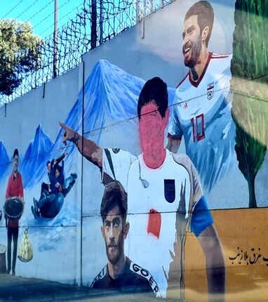 عکس علی دایی را در تهران مخدوش کردند