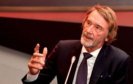 ثروتمندترین مرد انگلیس: خریدن منچستریونایتد پول دور ریختن است