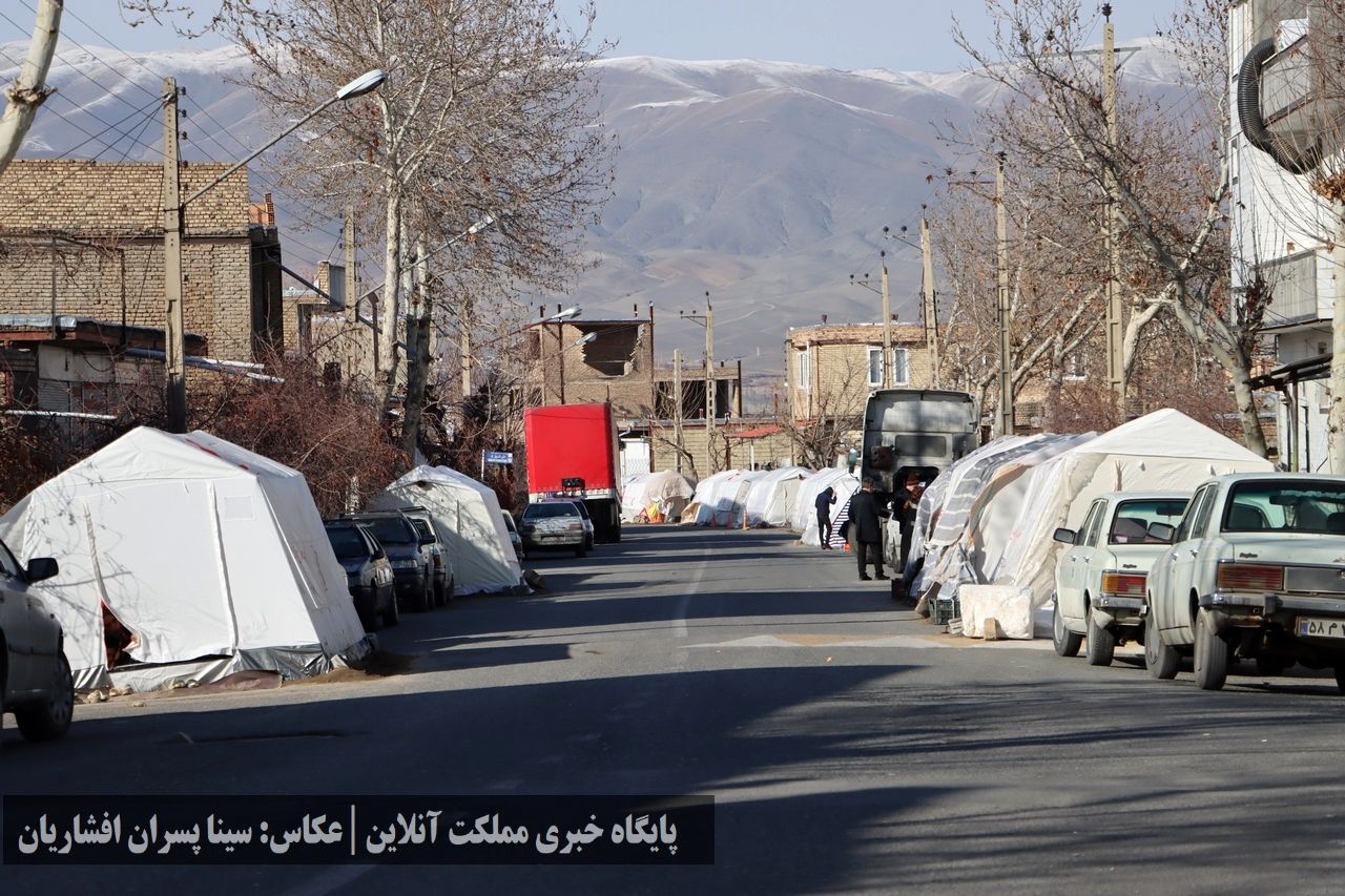 ادامه روزهای اسکان زلزله‌زدگان خوی در چادر