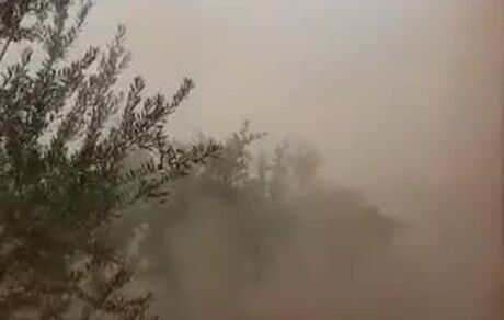فروریختن یک ساختمان تاریخی در تفت بدلیل سیل