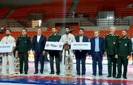قهرمانی همدان در کیوکوشین بایاکورن کاراته کشور