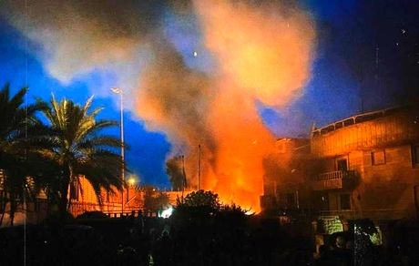 سفارت سوئد در بغداد آتش زده شد / عراق محکوم کرد ، سوئد واکنش نشان داد