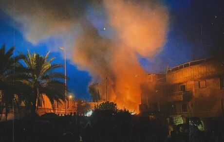 سفارت سوئد در بغداد آتش زده شد / عراق محکوم کرد ، سوئد واکنش نشان داد