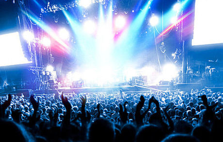 خواننده‌ها سخت مشغول کارند/ رکورد بلیت ۳۰۰ هزار تومانی برای کنسرت