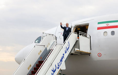 رئیس جمهور وارد شهرکرد شد