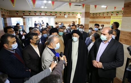 رئیس جمهور از بیمارستان نیمه‌کاره انصار الغدیر بومهن بازدید کرد