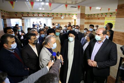 رئیس جمهور از بیمارستان نیمه‌کاره انصار الغدیر بومهن بازدید کرد