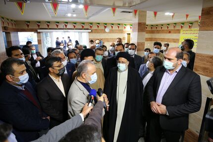 رئیس جمهور از بیمارستان نیمه‌کاره انصار الغدیر بومهن بازدید کرد