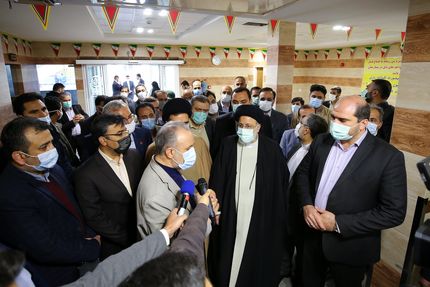 رئیس جمهور از بیمارستان نیمه‌کاره انصار الغدیر بومهن بازدید کرد