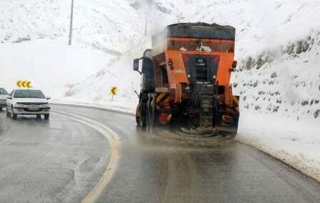 جاده‌های ۹ استان کشور برفی و بارانی است
