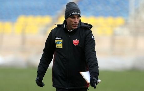 گل‌محمدی: جذب بازیکن خارجی از سوی دیگر تیم‌ها عادلانه نیست