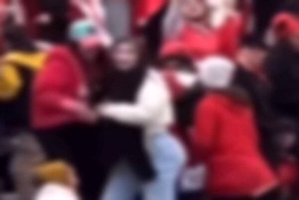 ۲ تماشاگر زن بازی پرسپولیس و تراکتور بازداشت شدند