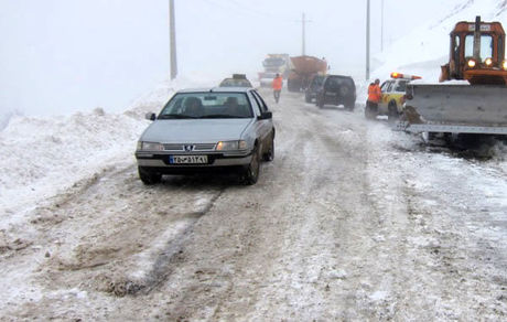 برف و کولاک راه ۱۳۲ روستای استان آذربایجان‌غربی را مسدود کرد