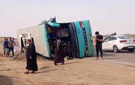 واژگونی اتوبوس زائران پاکستانی در تفت استان یزد با ۵۳ مسافر
