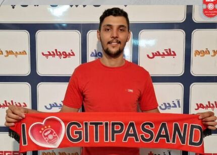 والیبالیست مهابادی در اصفهان ماندنی شد