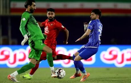 نبرد سرد استقلال و تراکتور گلی نداشت
