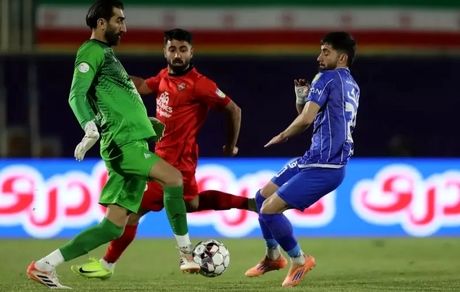 نبرد سرد استقلال و تراکتور گلی نداشت