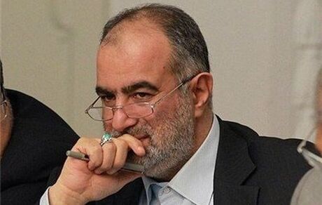 توئیت آشنا درباره قدم زدن و گفت‌وگوی روحانی و پوتین