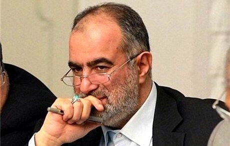 توئیت آشنا درباره قدم زدن و گفت‌وگوی روحانی و پوتین