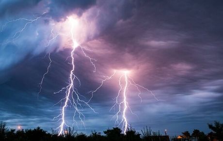 جان باختن و مصدوم شدن شش نفر بر اثر صاعقه در روانسر