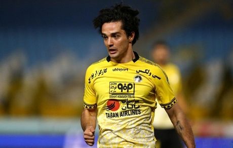 مدافع باشگاه سپاهان و تیم ملی پیشنهاد پرسپولیس را رد کرد